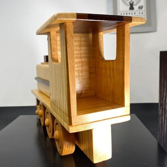 TOY TRAIN LOCOMOTIVE-by BATAVIA WOODEN TOYS - Picture 8 of 15